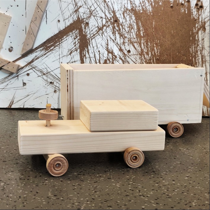Holz Junior VII: LKW (im November)